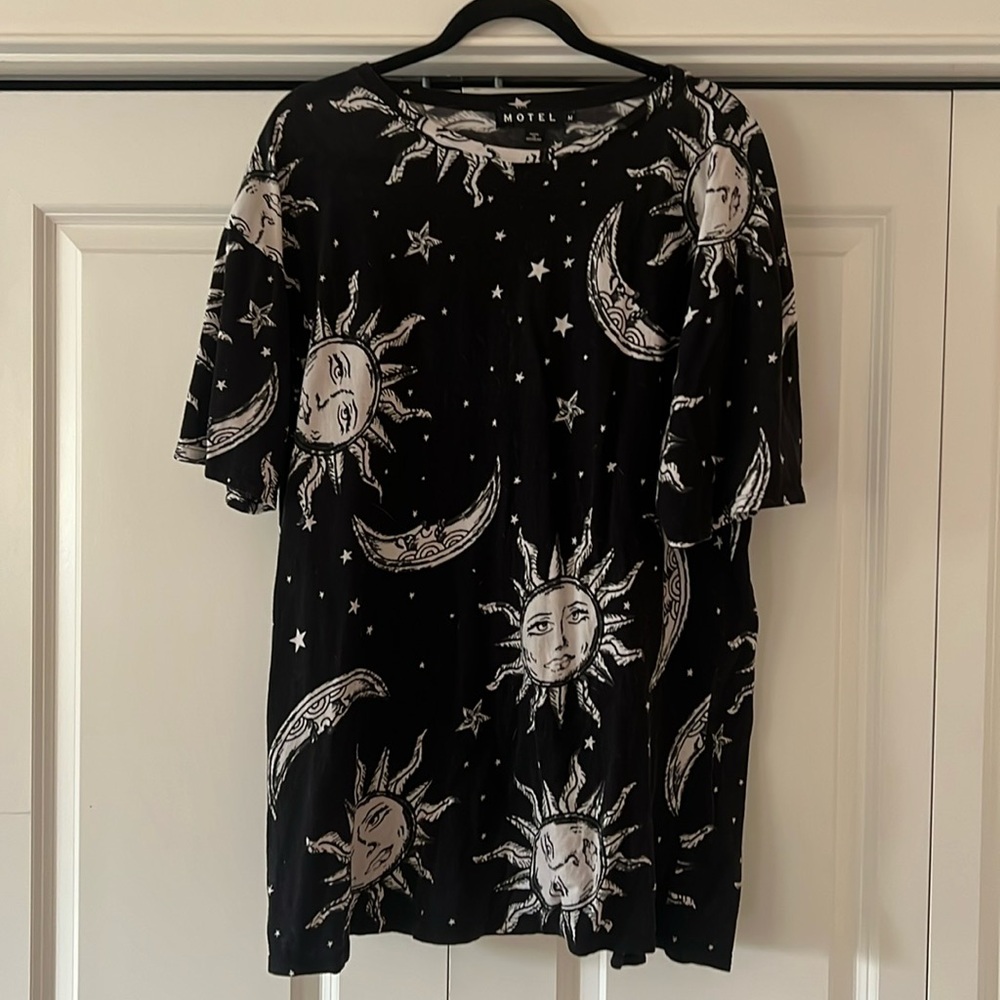 Motel Sunny Kiss Tee